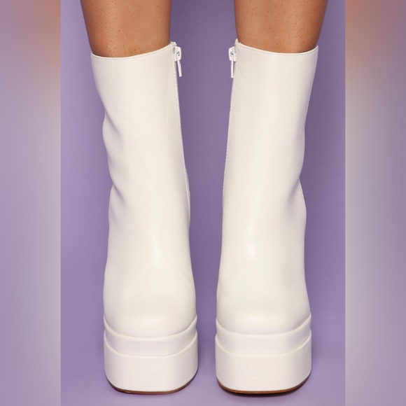 NEW DOUBLE PLATFORM WHITE BOOTS - Picture 2 of 3